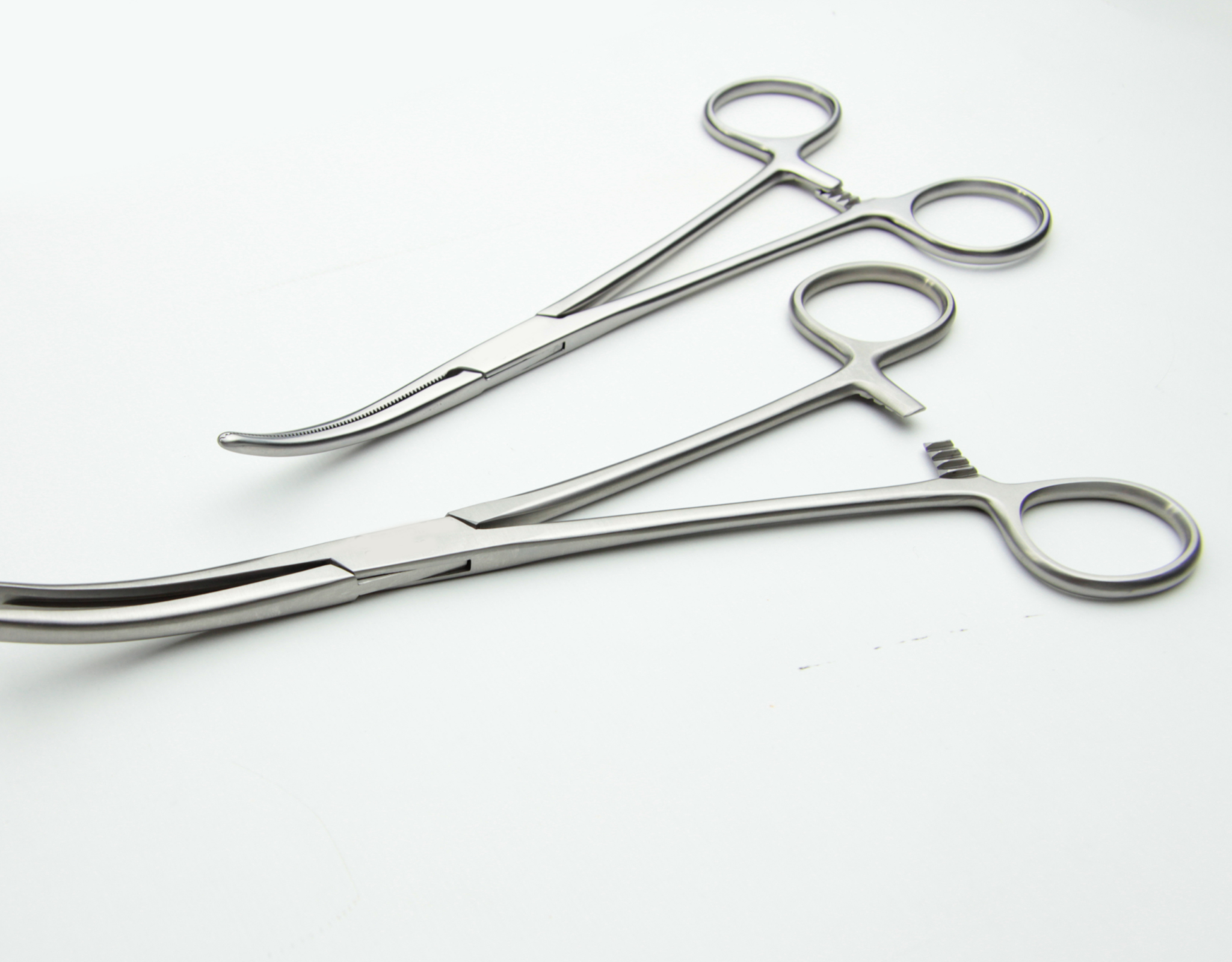 📌 A Diferença Entre as Pinças Cirúrgicas Crile e Kelly | VetNet